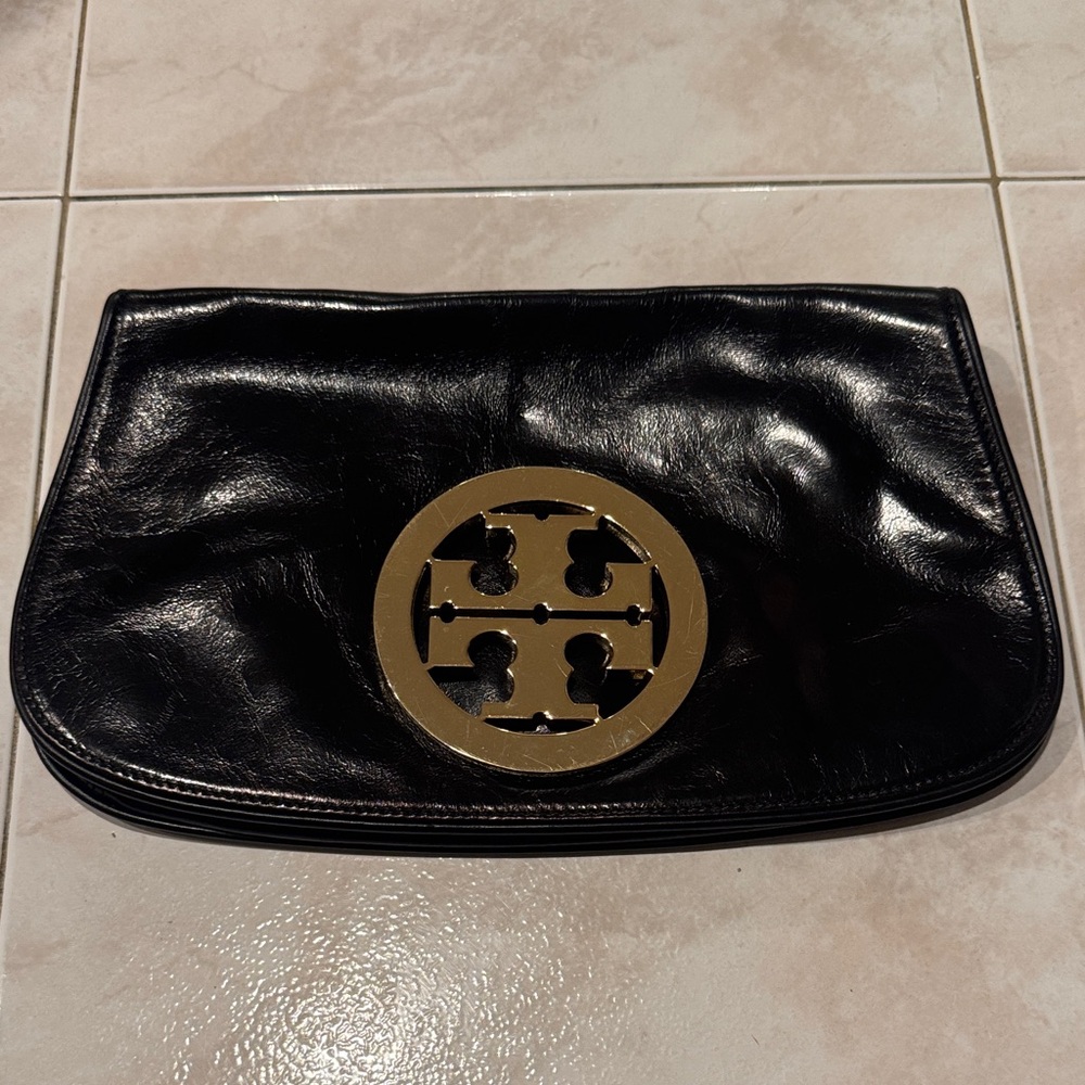 EUC Tory Burch Clutch in Black Leather with Large Gold Logo